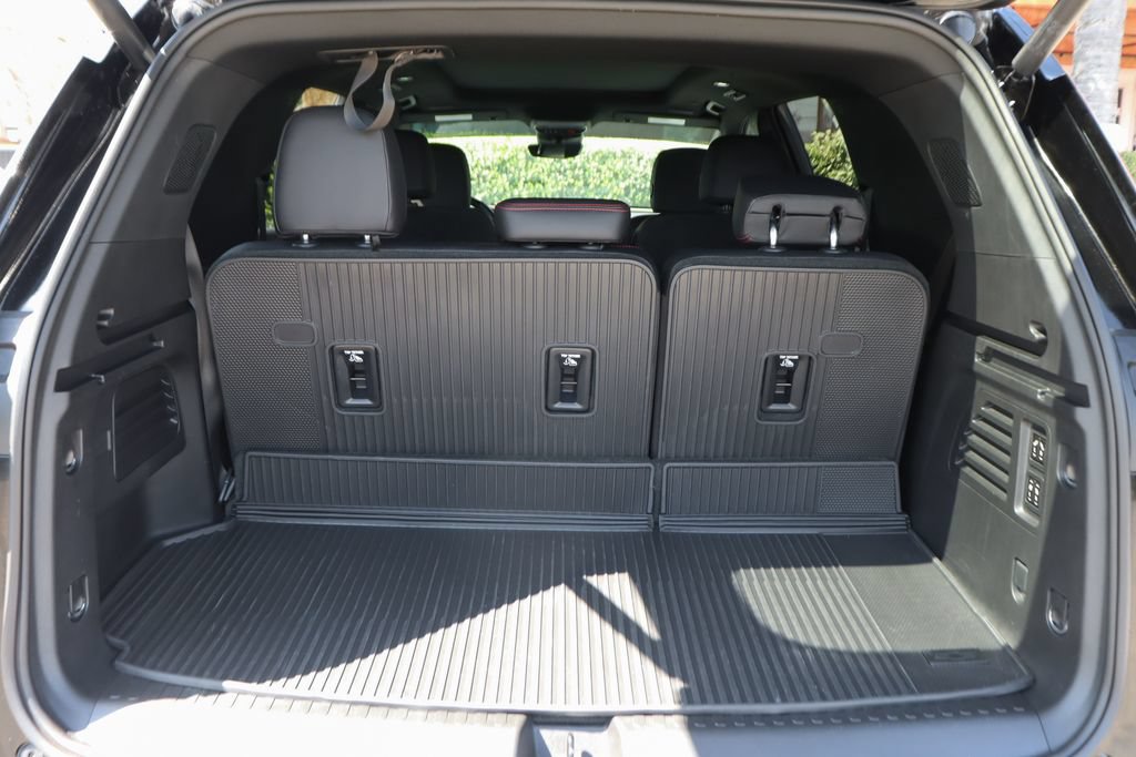 Used 2026 Chevrolet Traverse RS w/ LPO, Floor Liner Package FWD image 8
