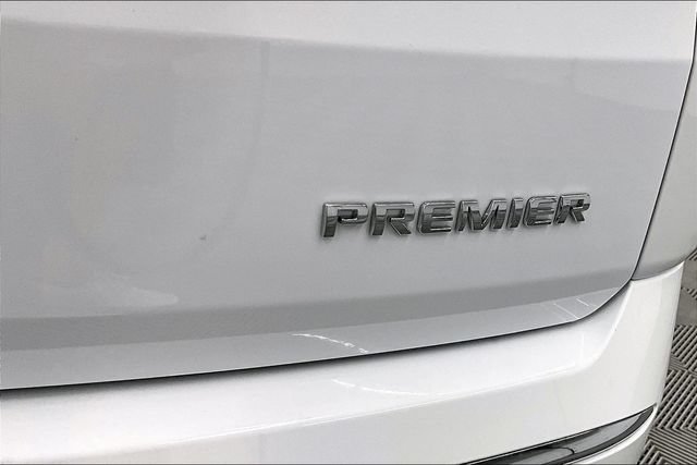 Used 2022 Chevrolet Traverse Premier FWD image 9