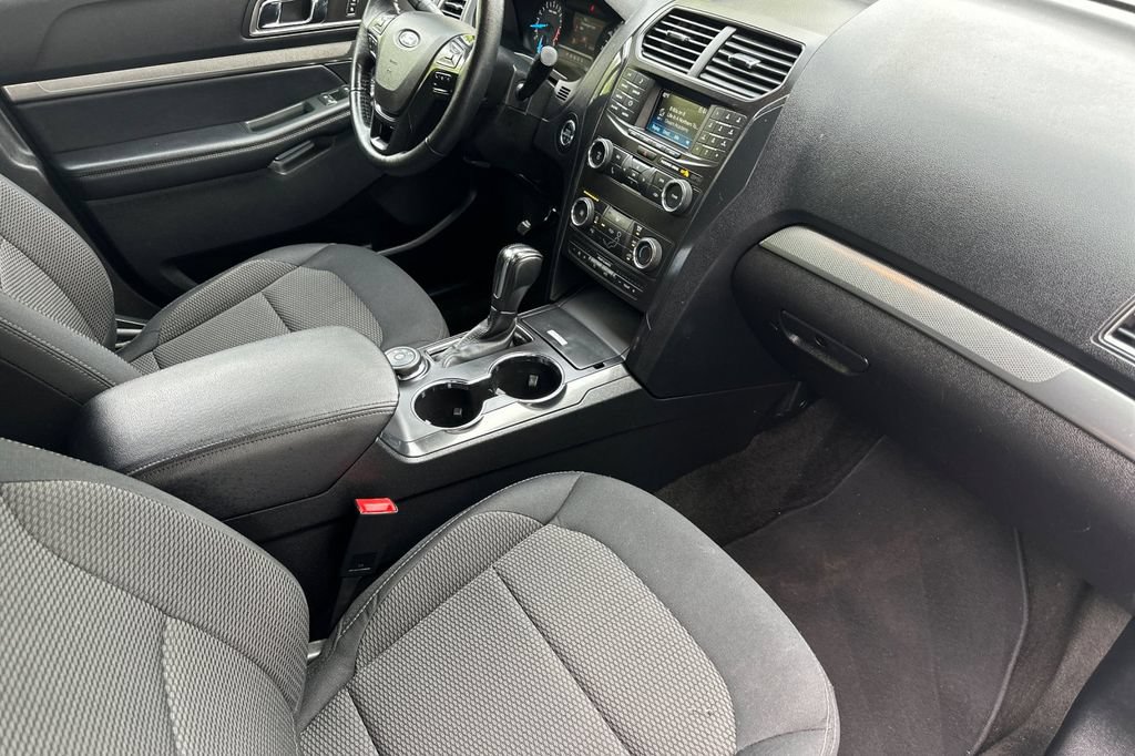 Used 2018 Ford Explorer XLT AWD/4WD image 17