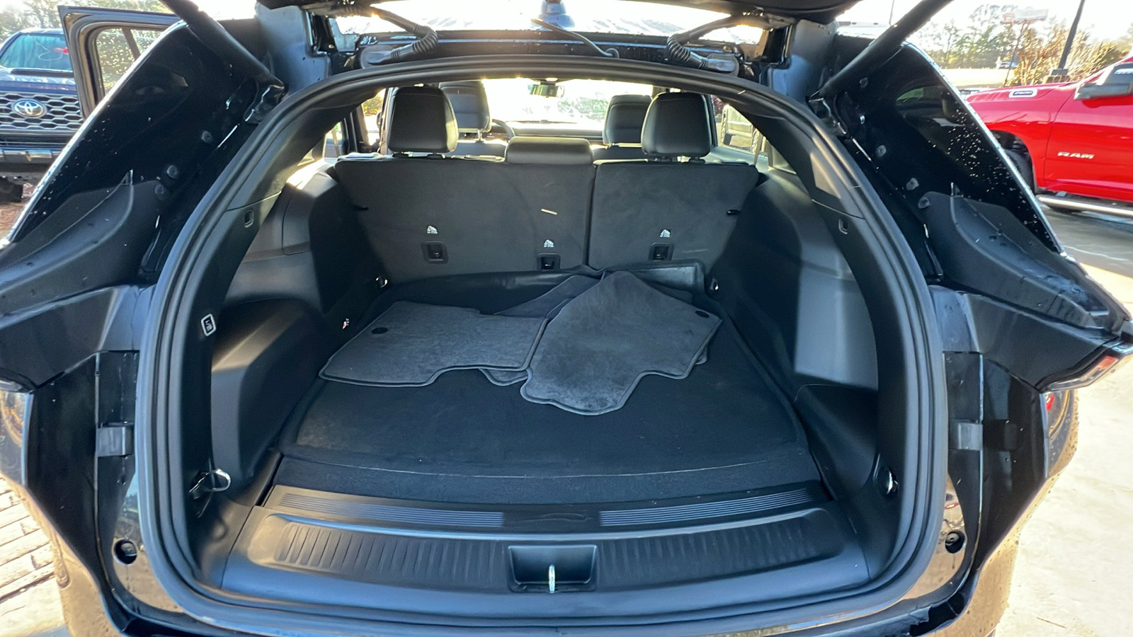 Used 2024 Jeep Wagoneer Launch Edition image 13