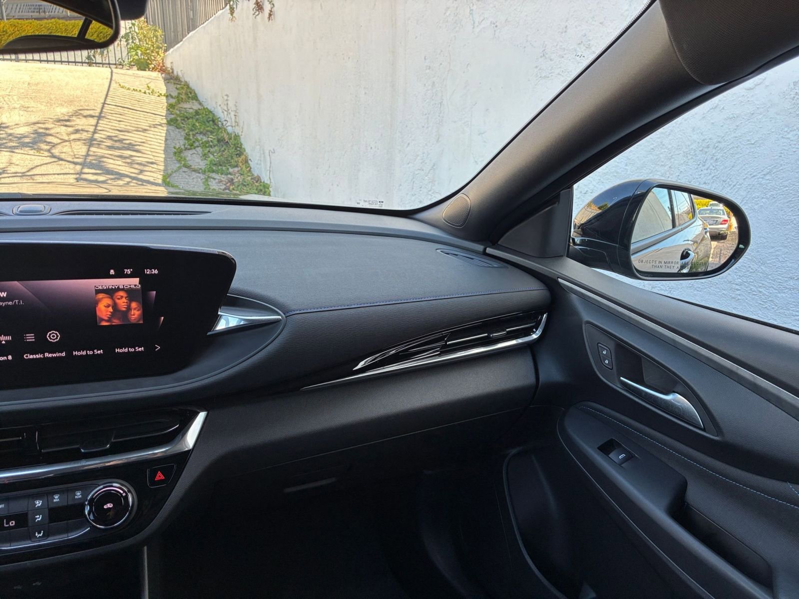 Used 2025 Buick Envista Sport Touring image 34