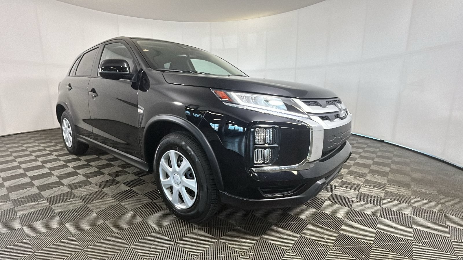 Used 2025 Mitsubishi Outlander Sport AWD image 2