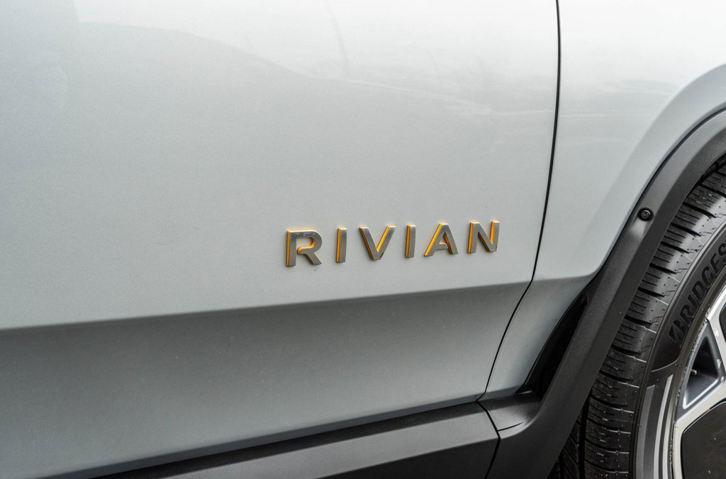 Used 2024 Rivian R1S Adventure image 4