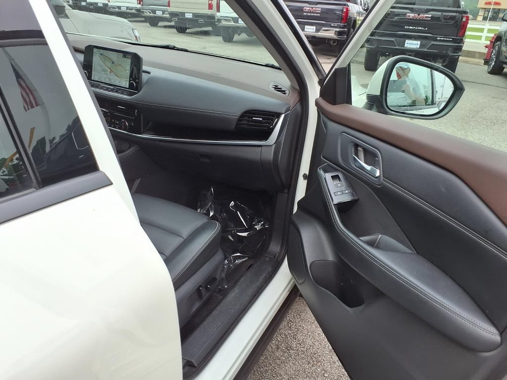 Used 2023 Nissan Rogue SL w/ SL Premium Package AWD/4WD image 24