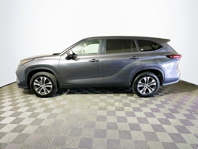 Used 2025 Toyota Highlander XLE image 5