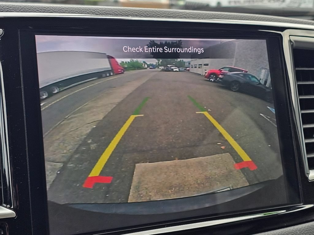 Used 2023 Chrysler Pacifica Touring-L FWD image 28