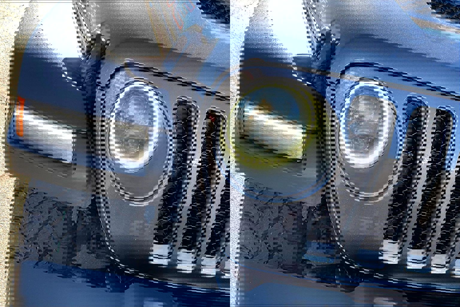 Used 2023 Jeep Gladiator Mojave w/ Cold Weather Group image 32