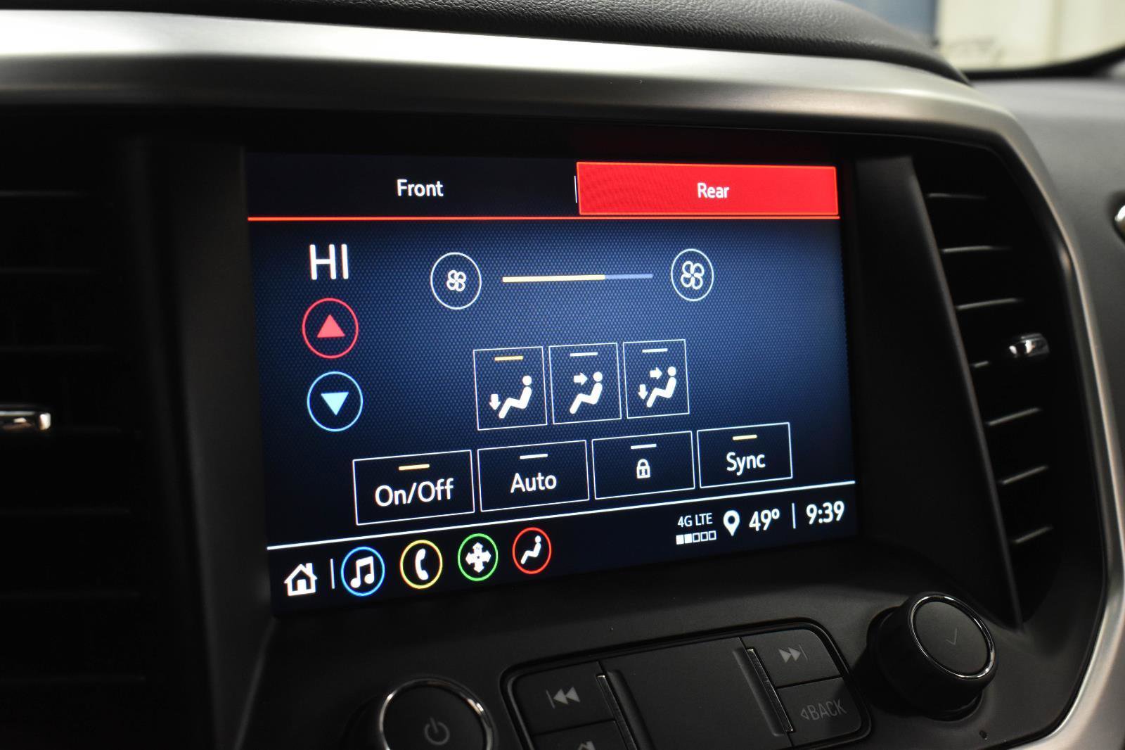 Used 2023 GMC Acadia SLE w/ Driver Convenience Package image 18