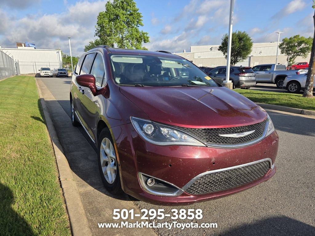 Used 2017 Chrysler Pacifica Touring-L FWD image 3