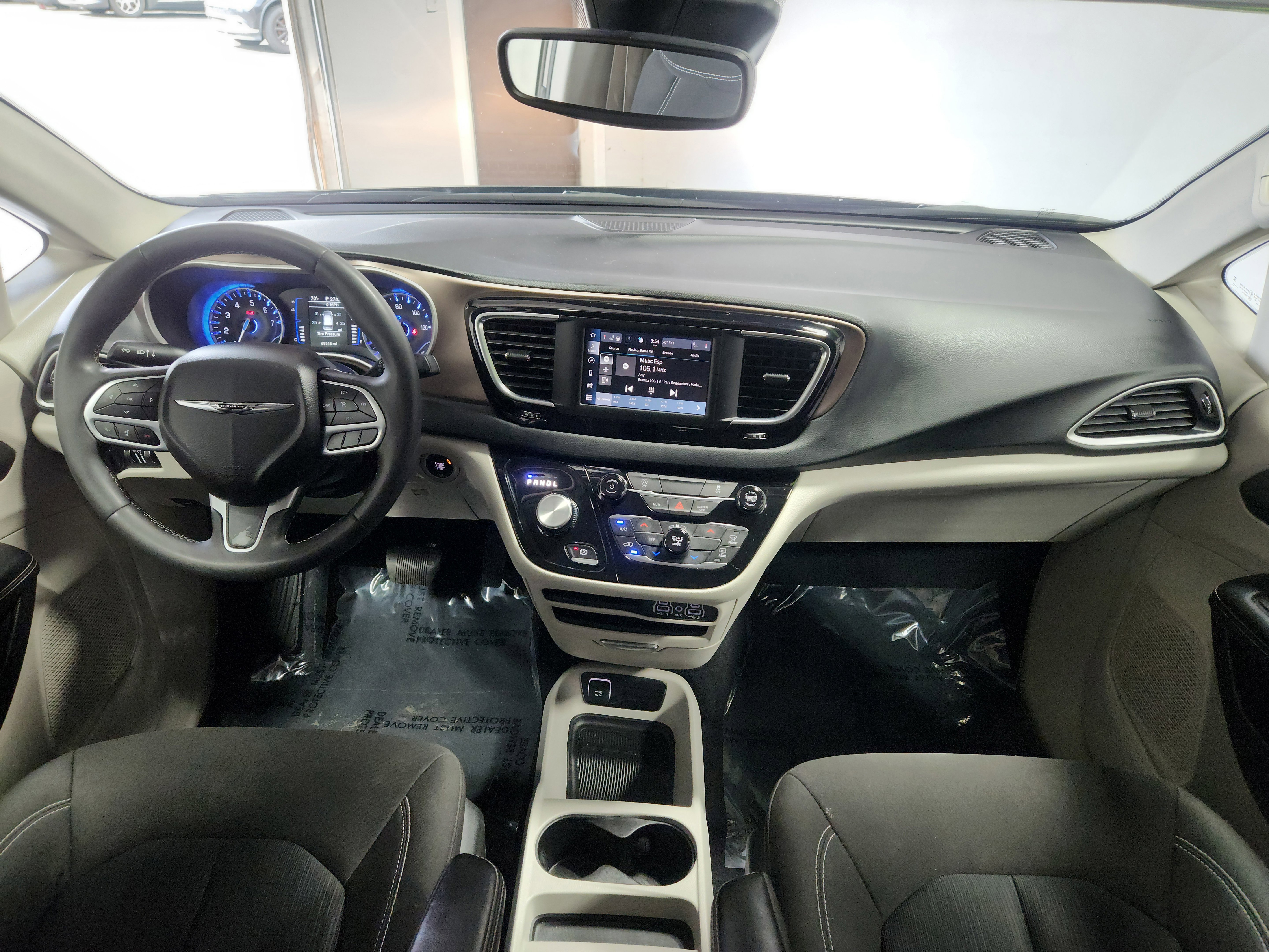 Used 2023 Chrysler Voyager LX FWD image 14