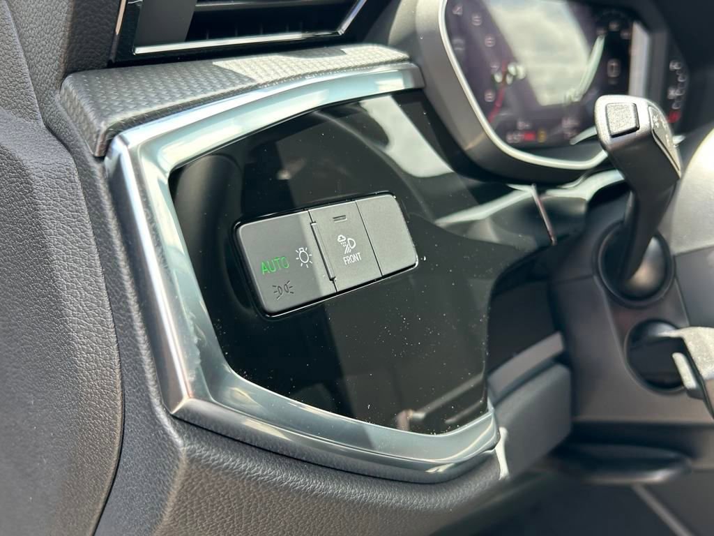 New 2025 Audi Q3 2.0T Premium image 52