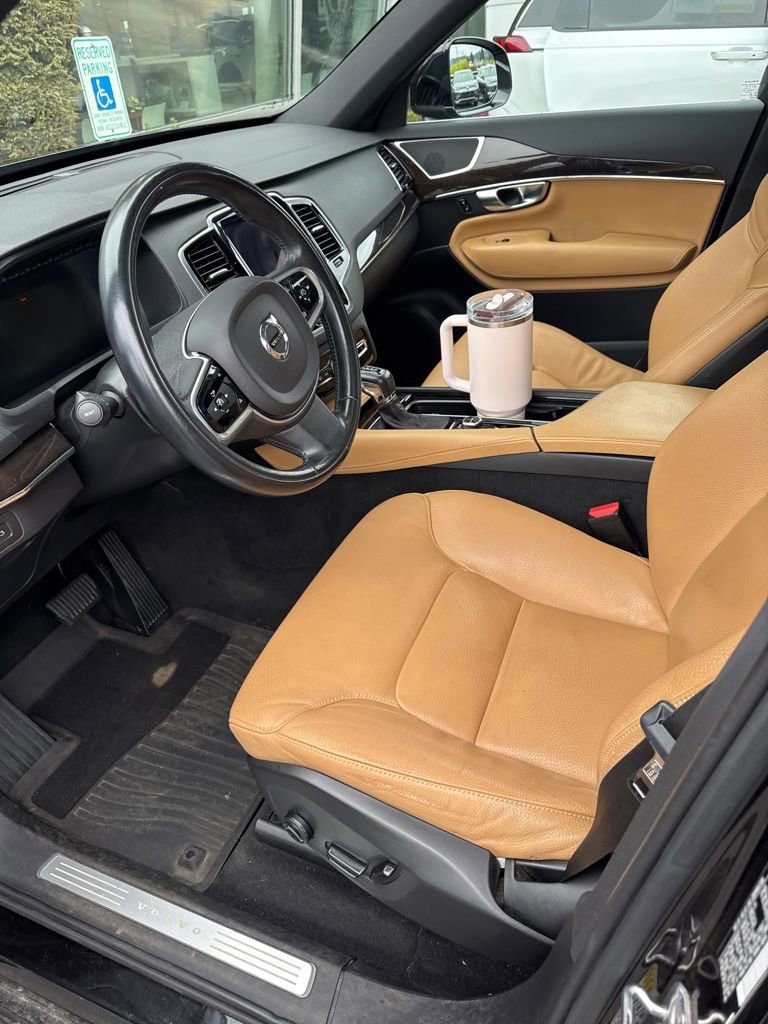 Used 2017 Volvo XC90 T6 Momentum w/ Vision Package image 13