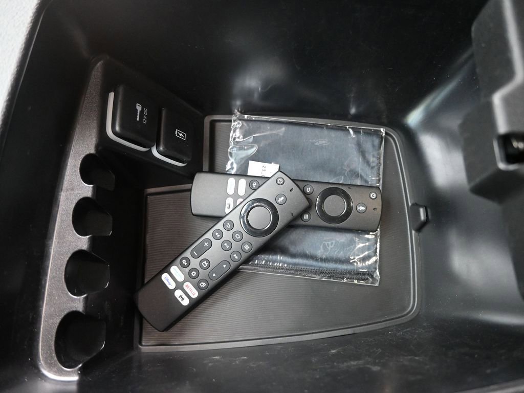 Used 2023 Chrysler Pacifica Pinnacle image 38