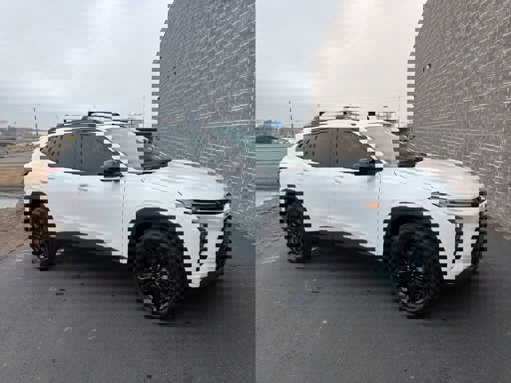 New 2026 Chevrolet Trax ACTIV w/ Sunroof Package