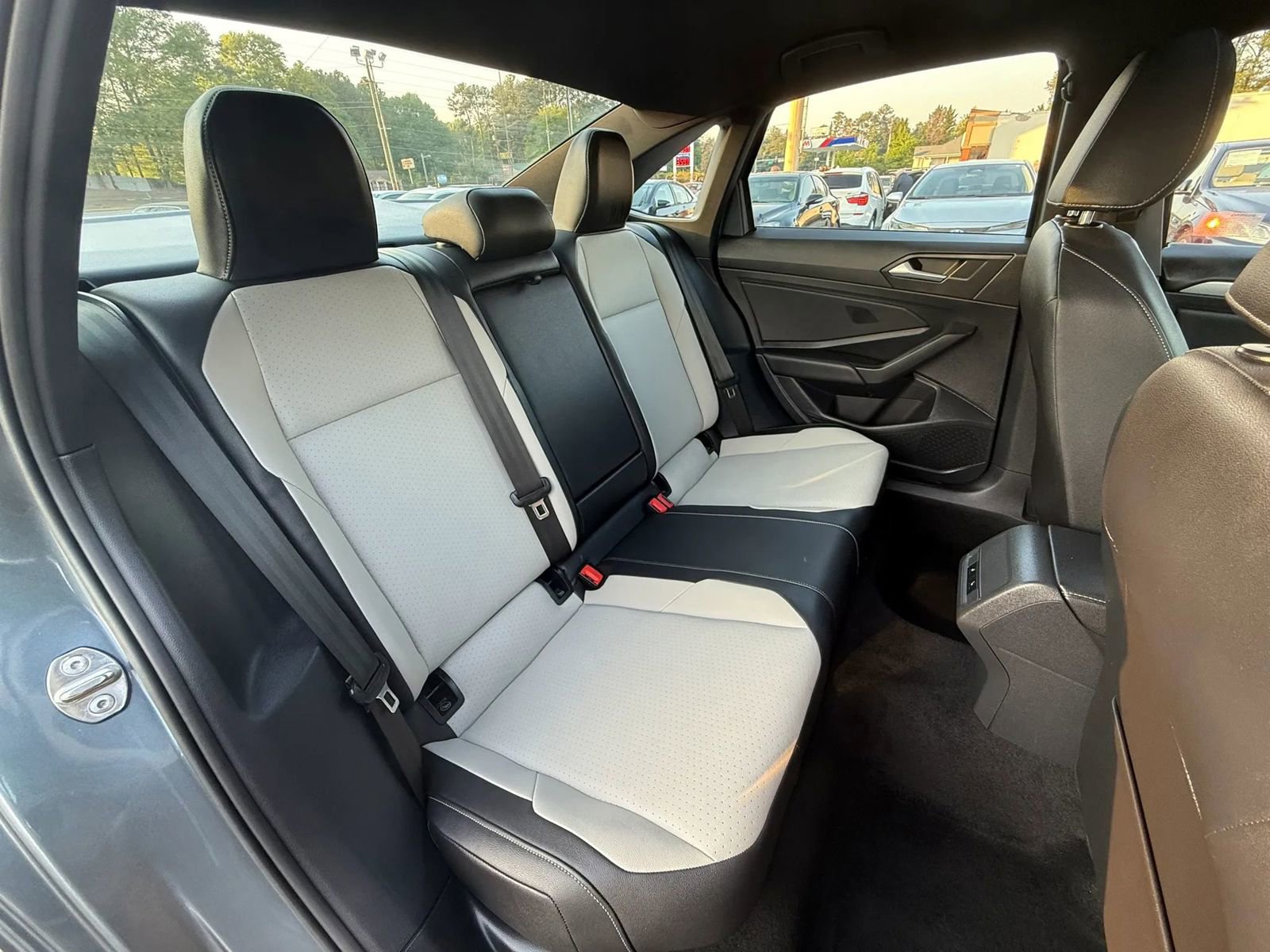 Used 2019 Volkswagen Jetta R-Line w/ R-Line Cold Weather Package FWD image 18