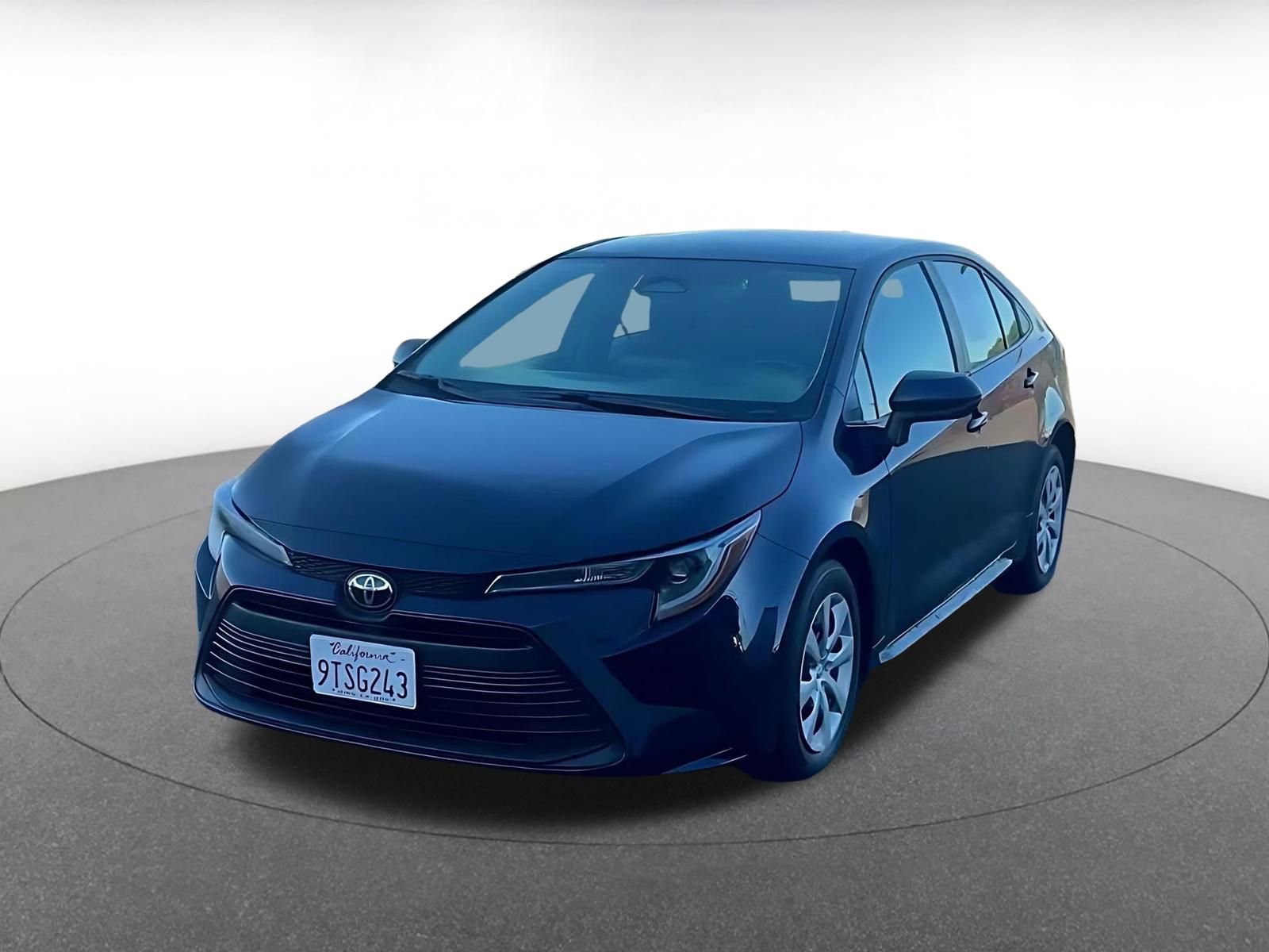 Used 2025 Toyota Corolla LE image 4