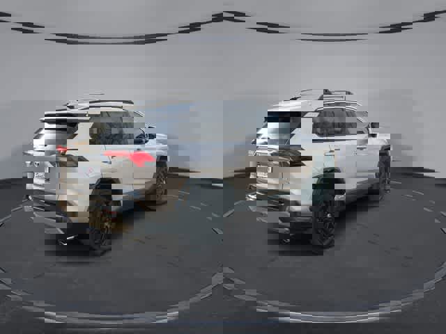 Used 2024 Toyota RAV4 SE image 8