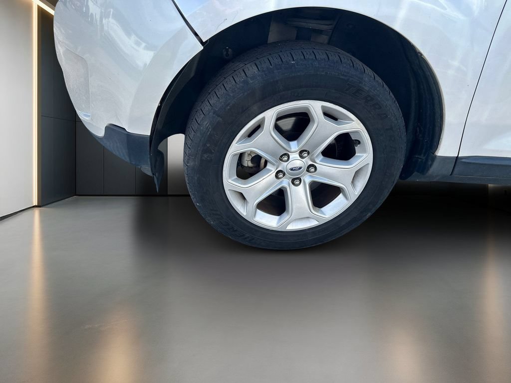 Used 2013 Ford Edge SEL FWD image 2