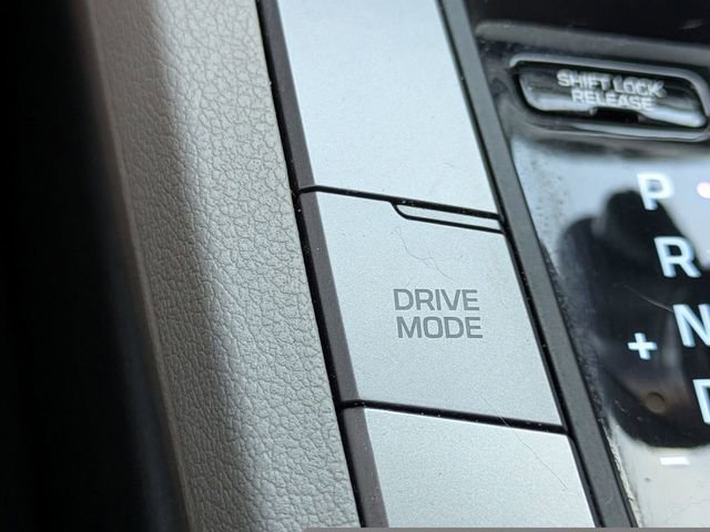 Used 2017 Hyundai Elantra SE image 33