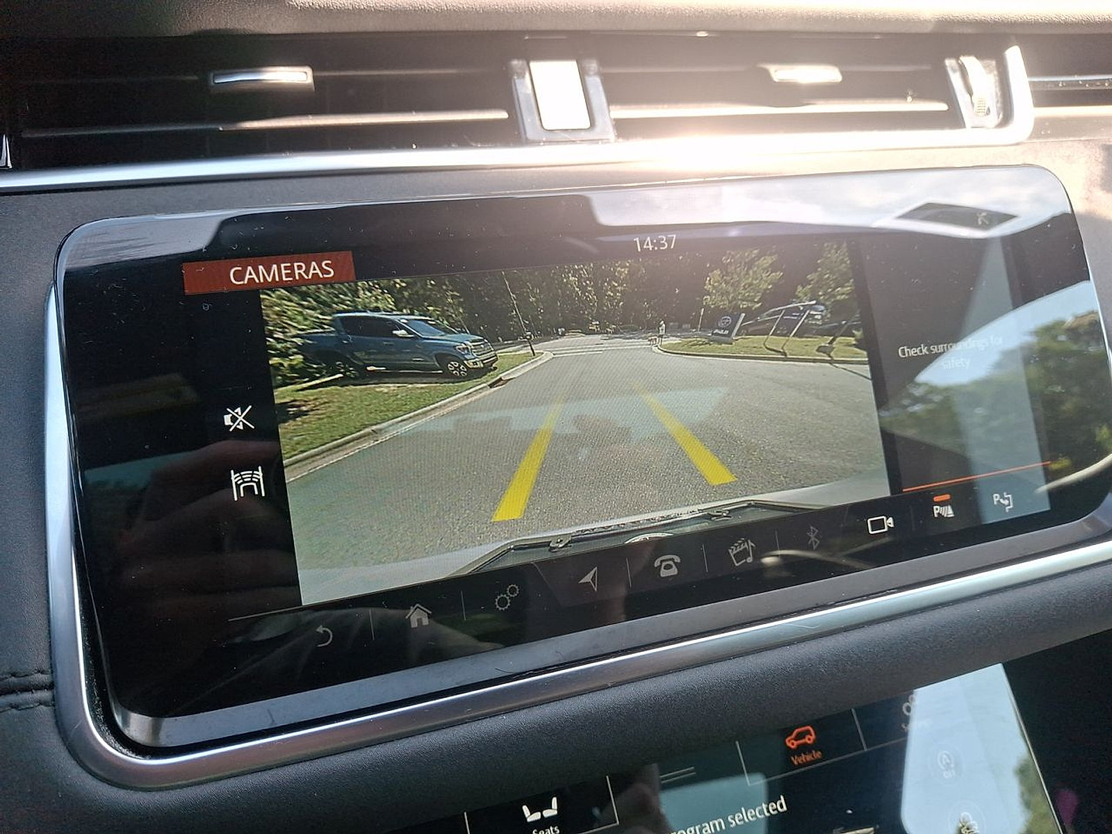 Used 2020 Land Rover Range Rover Evoque SE AWD/4WD image 15
