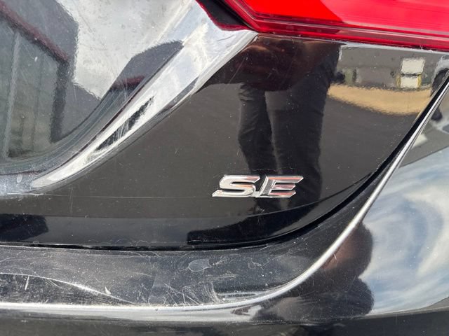 Used 2019 Toyota Camry SE FWD image 9