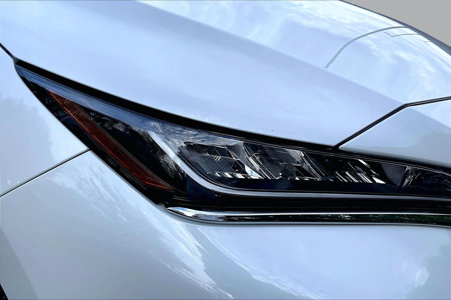 Used 2021 Toyota Venza AWD/4WD image 25