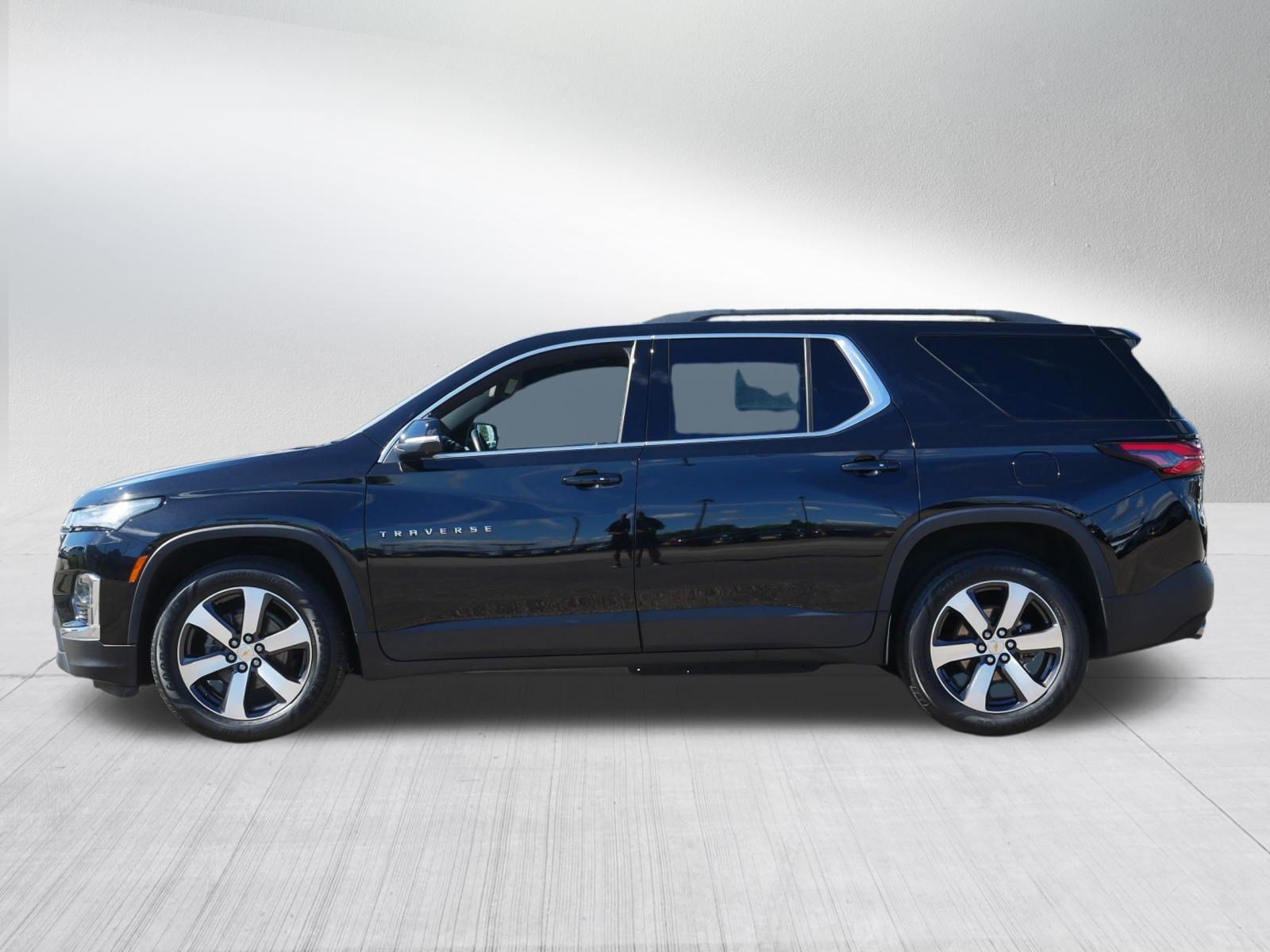 Used 2023 Chevrolet Traverse LT w/ LT Premium Package AWD/4WD image 4