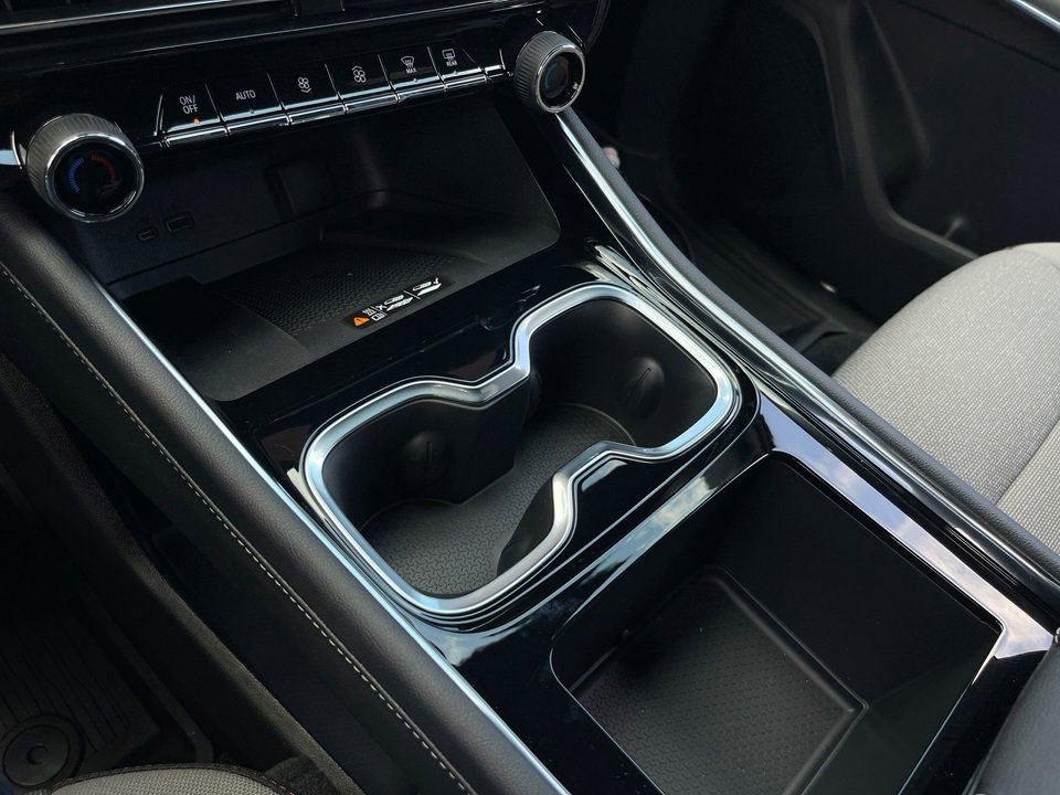 New 2025 Chevrolet Traverse LT w/ LPO, Floor Liner Package image 16