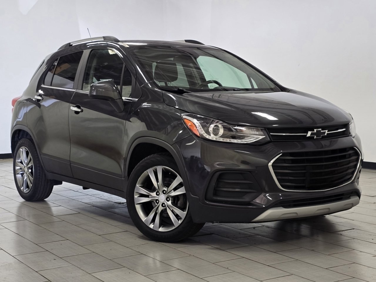 Used 2019 Chevrolet Trax LT w/ Driver Confidence Package image 2