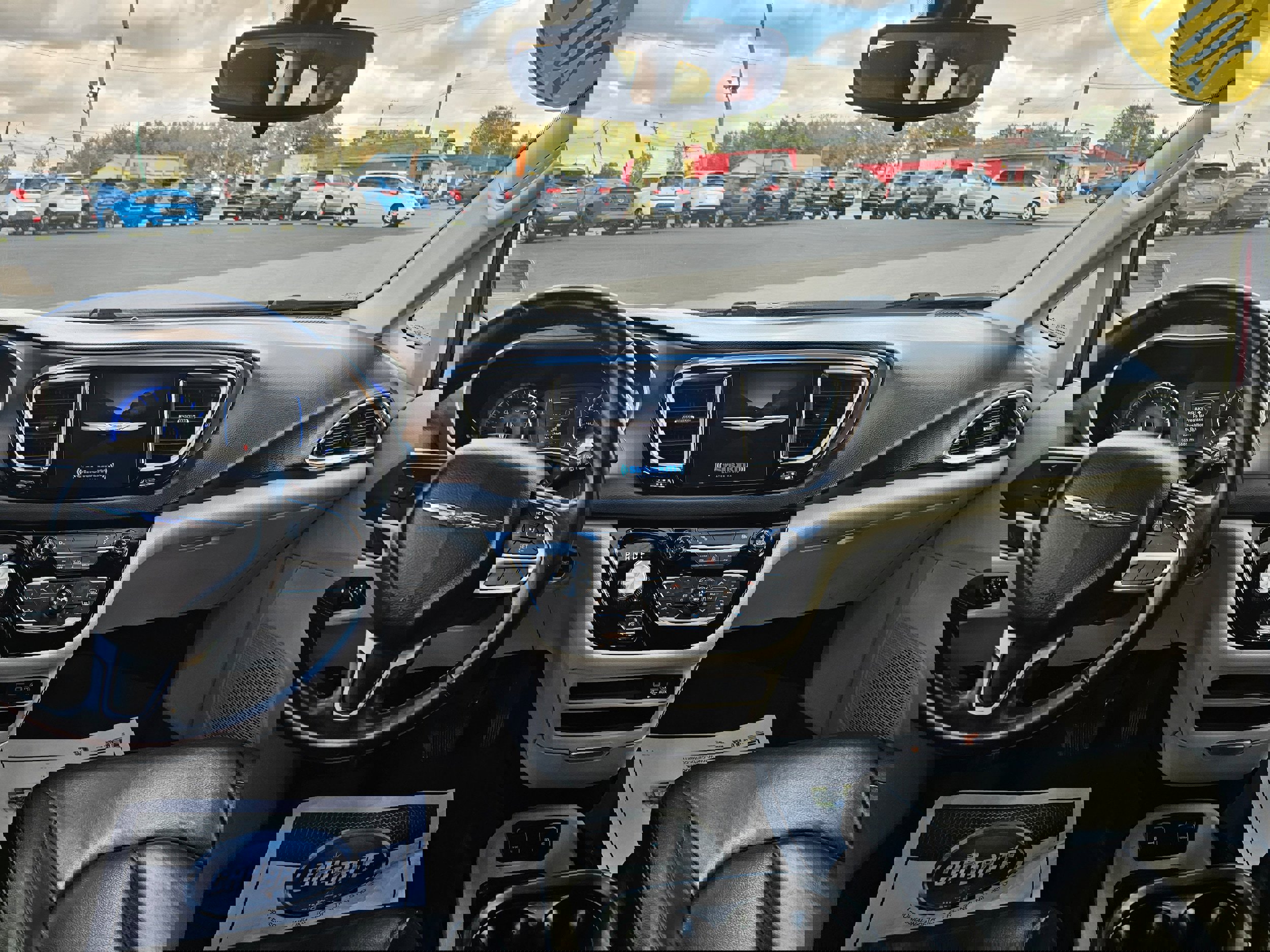 Used 2017 Chrysler Pacifica Touring-L image 13