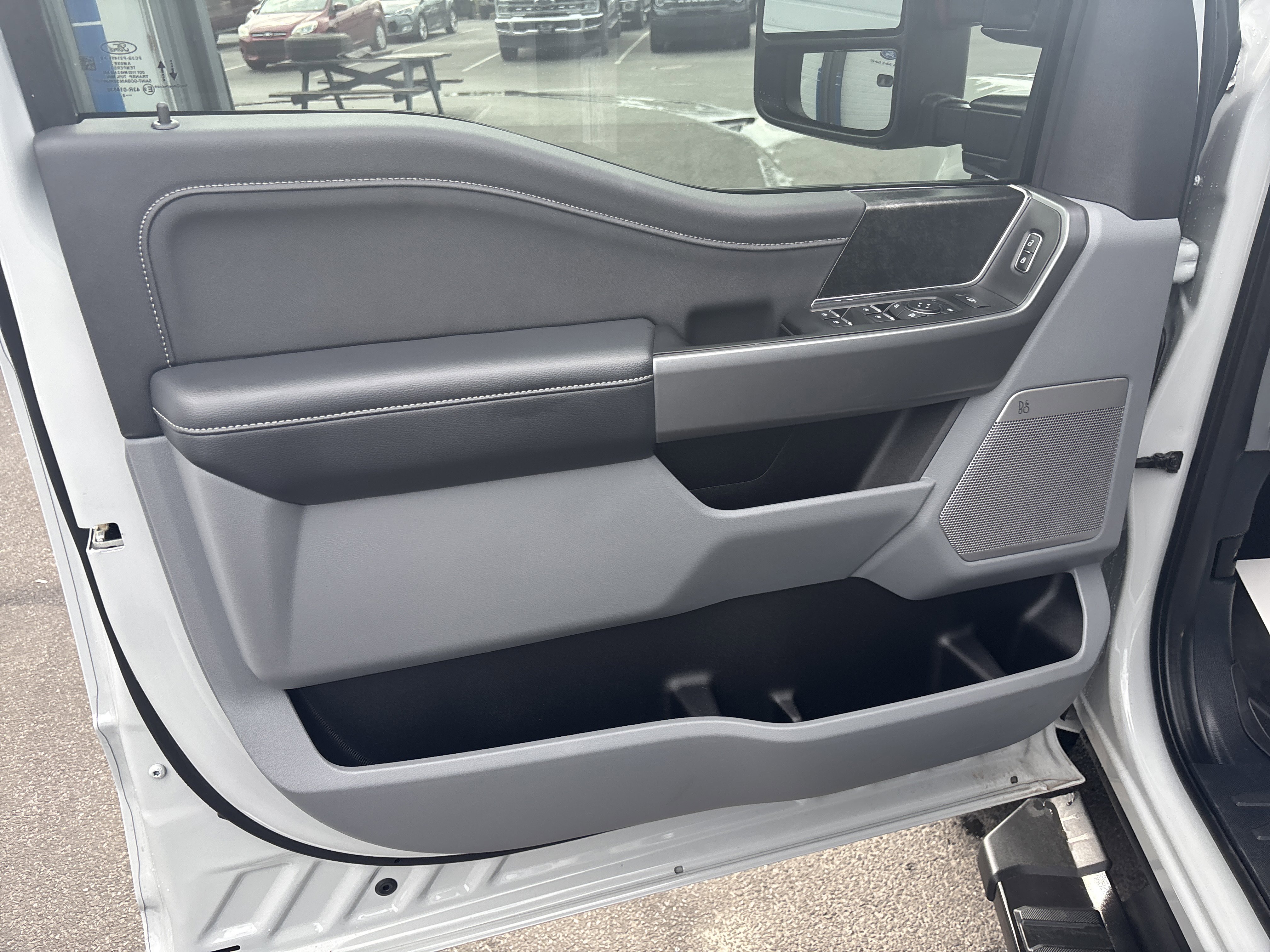 Used 2025 Ford F250 XLT w/ Black Appearance Package image 16