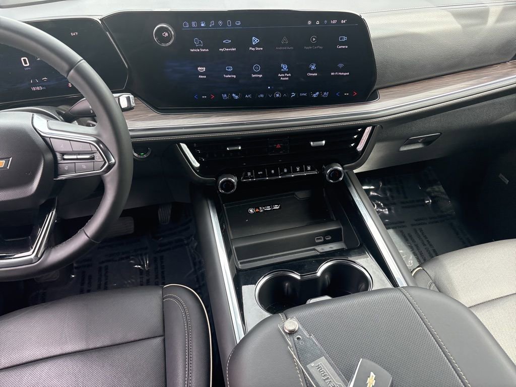 Used 2025 Chevrolet Suburban Premier RWD image 18
