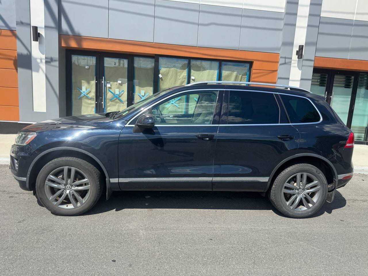 Used 2015 Volkswagen Touareg VR6 AWD/4WD image 5