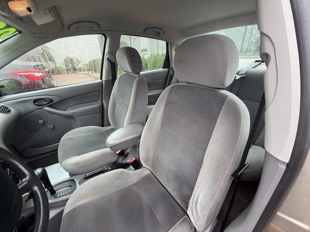 Used 2003 Ford Focus LX FWD image 6