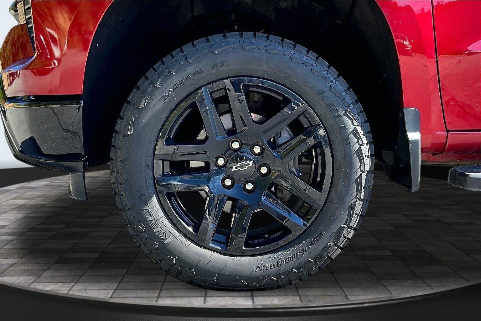 Used 2024 Chevrolet Silverado 1500 LT Trail Boss w/ Convenience Package II AWD/4WD image 9