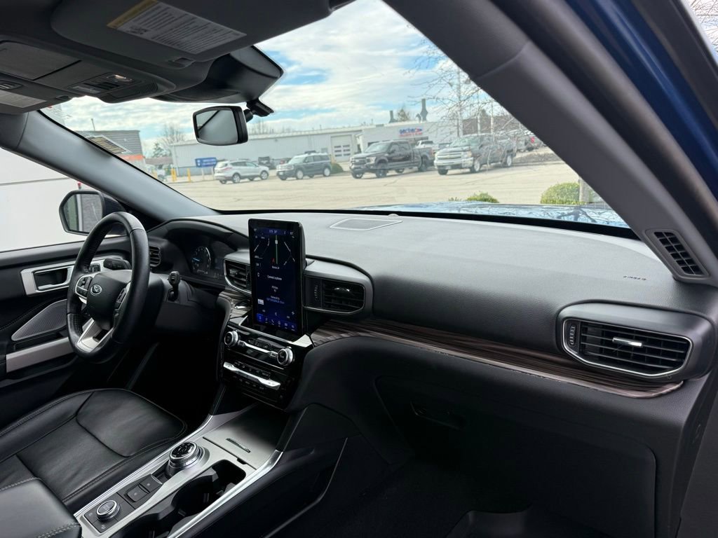 Used 2023 Ford Explorer Limited w/ Limited Technology Package image 32