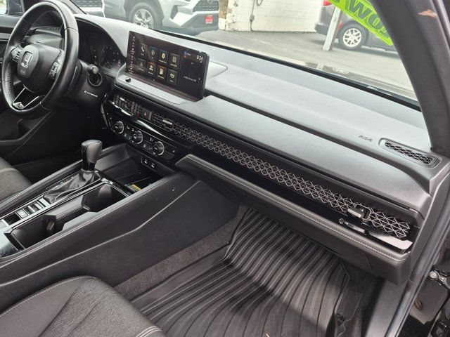 Used 2025 Honda Accord Sport image 6