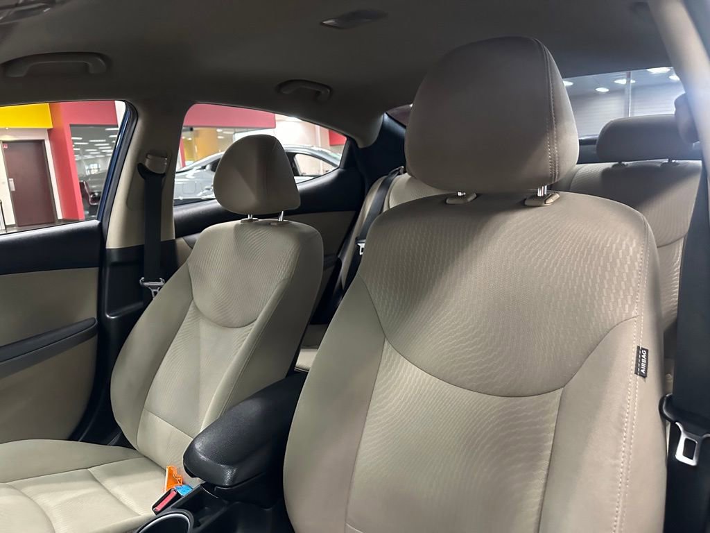 Used 2014 Hyundai Elantra SE w/ Option Group 02 image 16