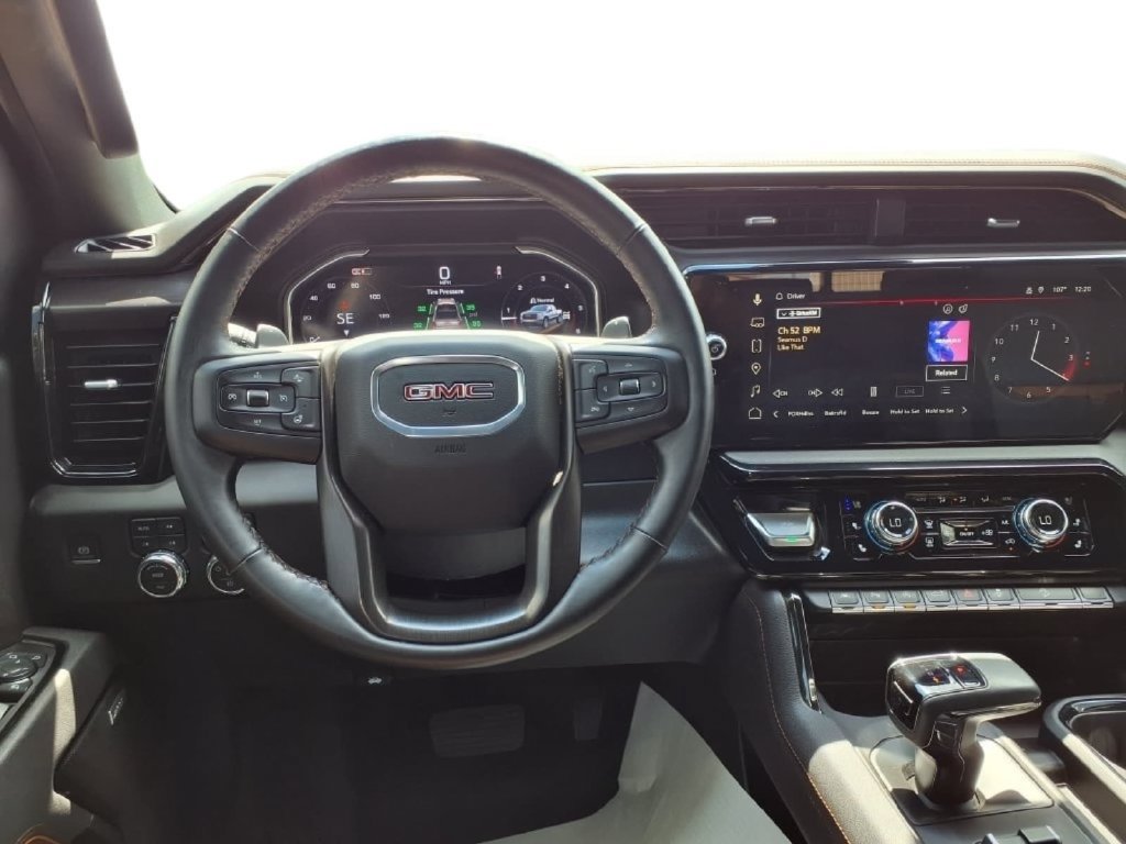 Used 2025 GMC Sierra 1500 AT4 w/ AT4 Premium Package AWD/4WD image 17