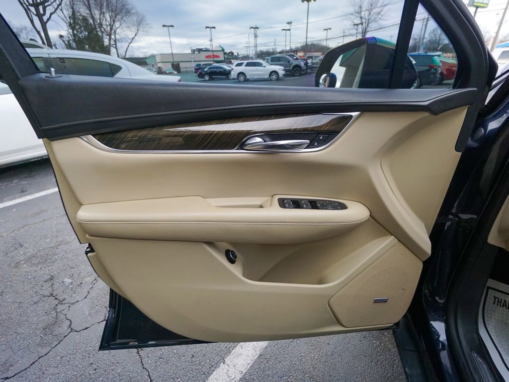 Used 2017 Cadillac XT5 FWD w/ LPO, Wheel Lock Package image 16