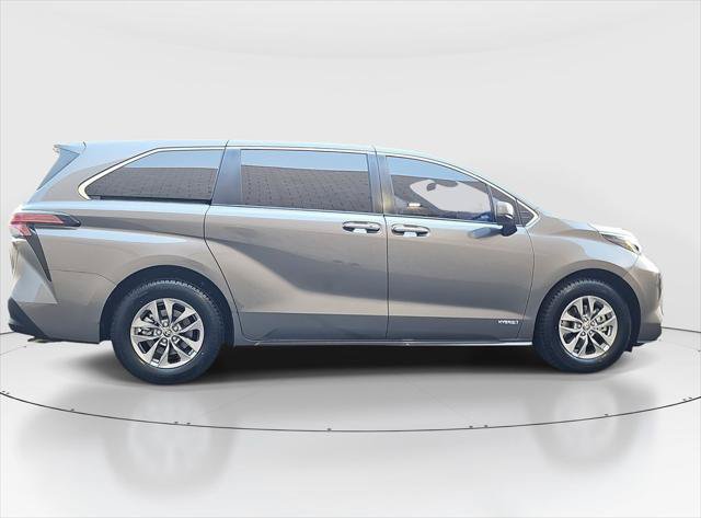 Certified 2021 Toyota Sienna LE FWD image 4
