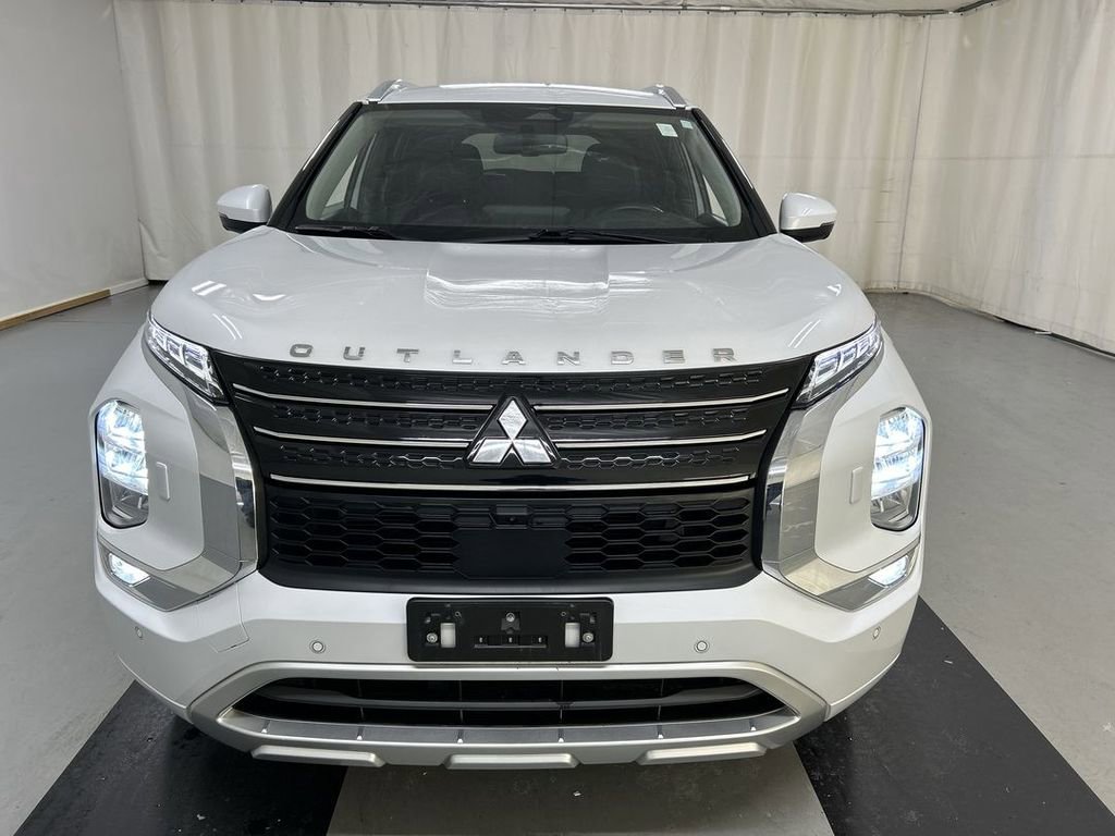 Used 2023 Mitsubishi Outlander SEL image 3