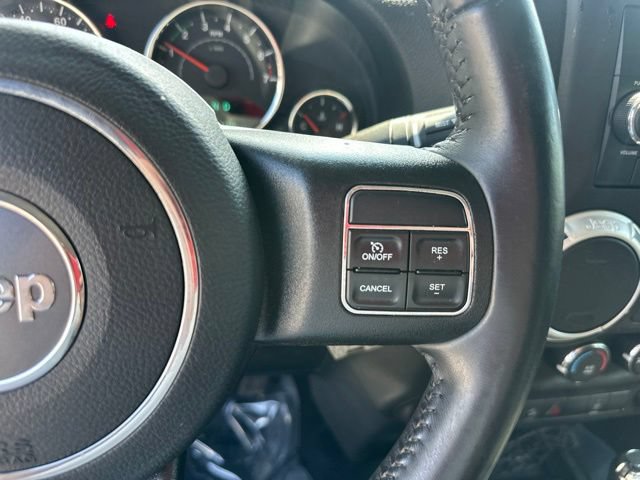Used 2017 Jeep Wrangler Sahara w/ Connectivity Group AWD/4WD image 8