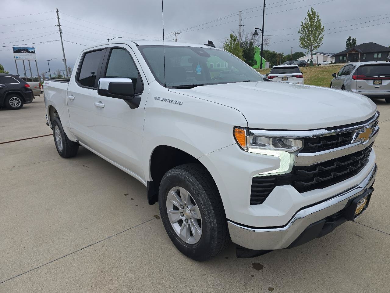 Used 2023 Chevrolet Silverado 1500 LT AWD/4WD image 7