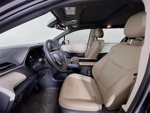 Used 2021 Toyota Sienna XLE image 5