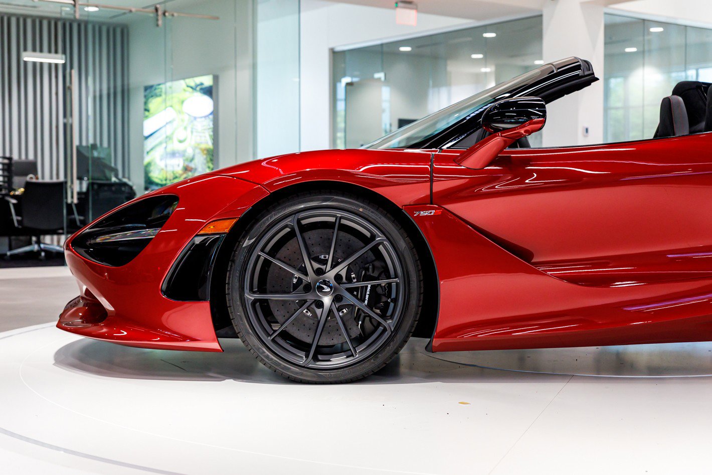 Used 2027 McLaren 750S Spider RWD image 9