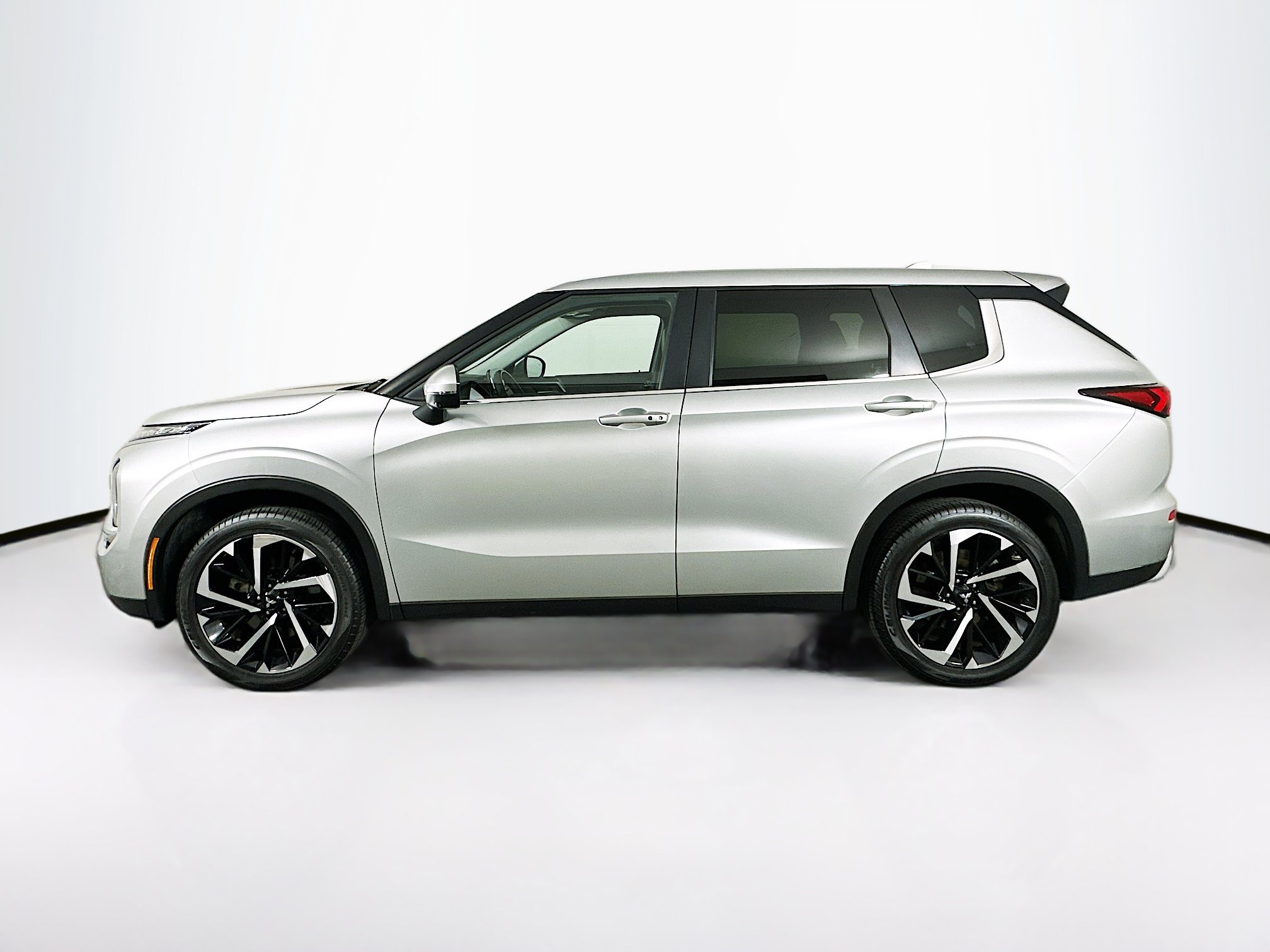 Used 2024 Mitsubishi Outlander SE AWD/4WD image 4