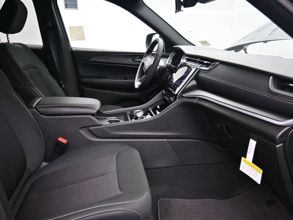 New 2025 Jeep Grand Cherokee L Laredo w/ Luxury Tech Group I image 18