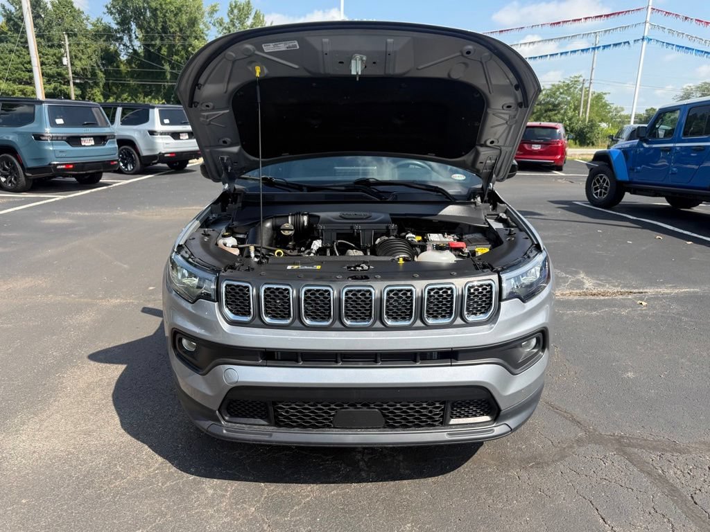 Used 2024 Jeep Compass Latitude AWD/4WD image 51