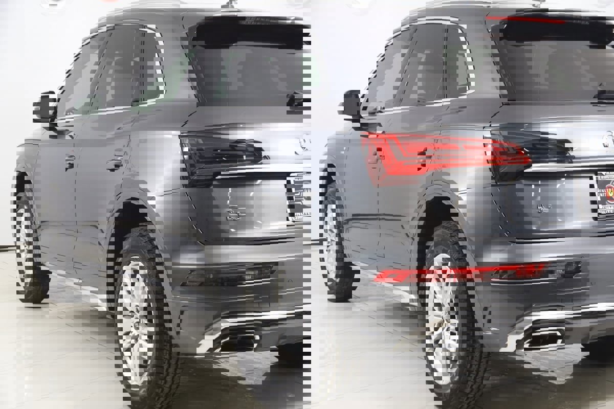 Used 2024 Audi Q5 2.0T Premium w/ Convenience Package image 24